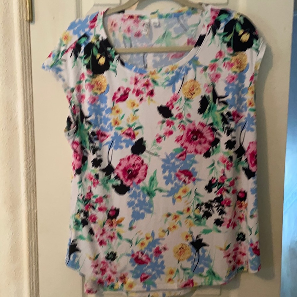 ELLE Floral print sleeveless high low size L women’s shirt Made in Vietnam